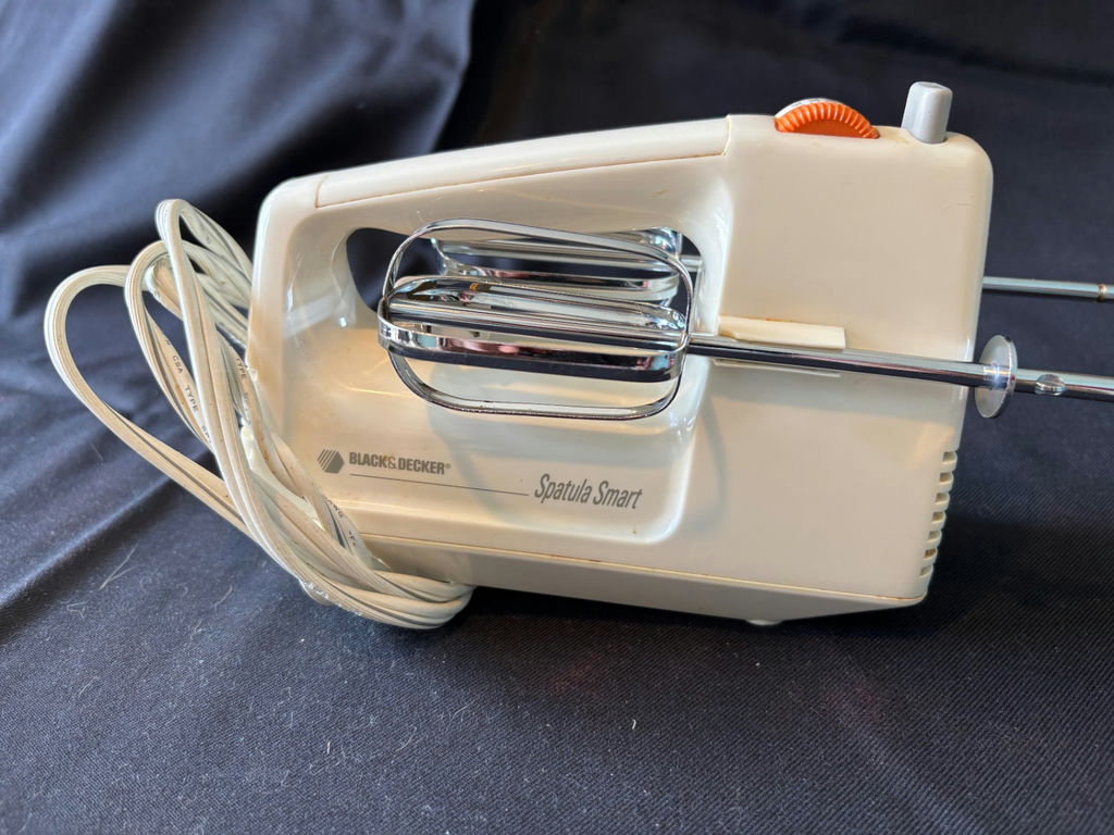 Vintage hand mixer and Antique flour sifter - image 2 of 6