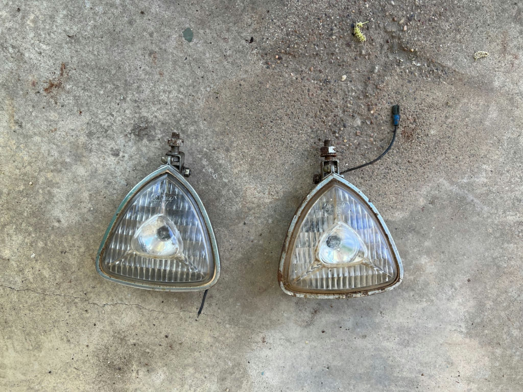 Vintage automotive headlights and round lamps - image 5 of 10