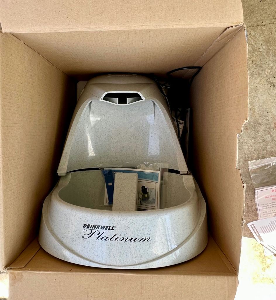 Drinkwell Platinum cat fountain, enamel roasting pans, and stainless steel bowl - image 10 of 11