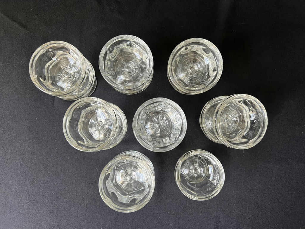 Apple-shaped glass dishes and pedestal dessert cups - image 7 of 12