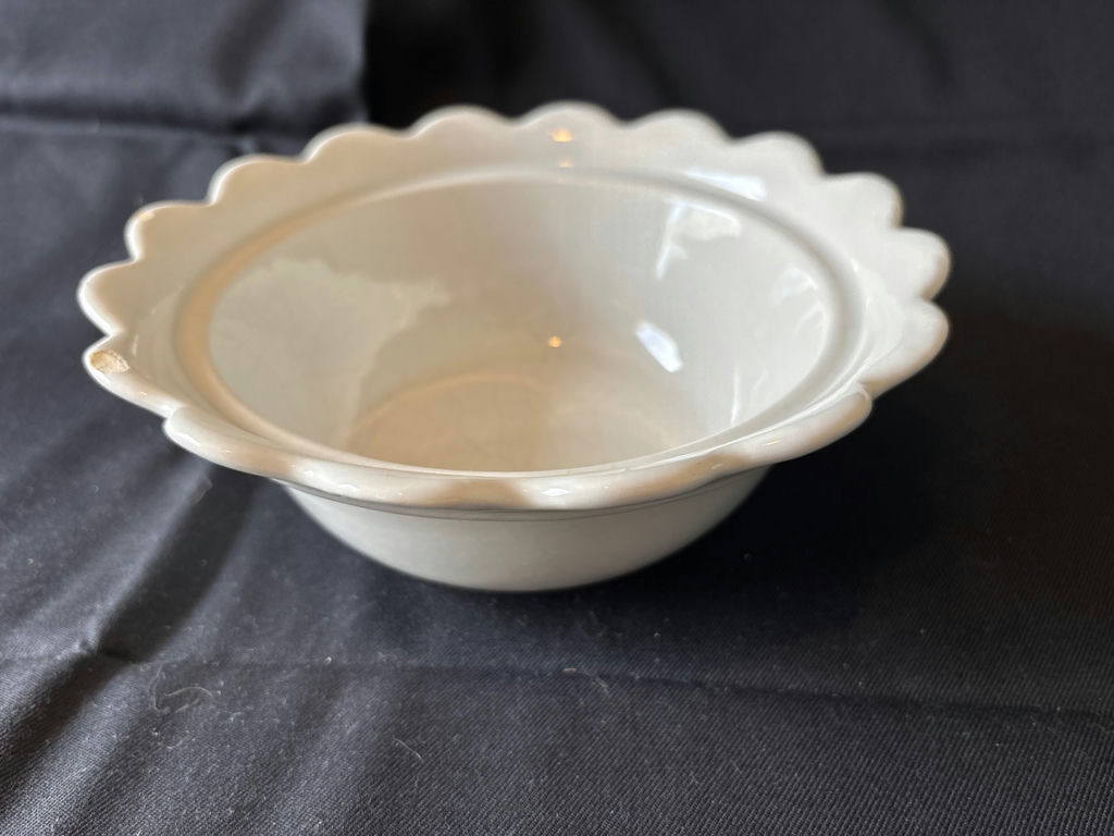 Glass vase and scalloped white ceramic bowl - image 6 of 8