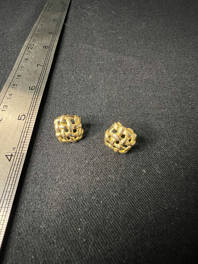 Gold-tone pearl cluster brooch with lattice earrings and gold-tone hoop earrings - image 6 of 10