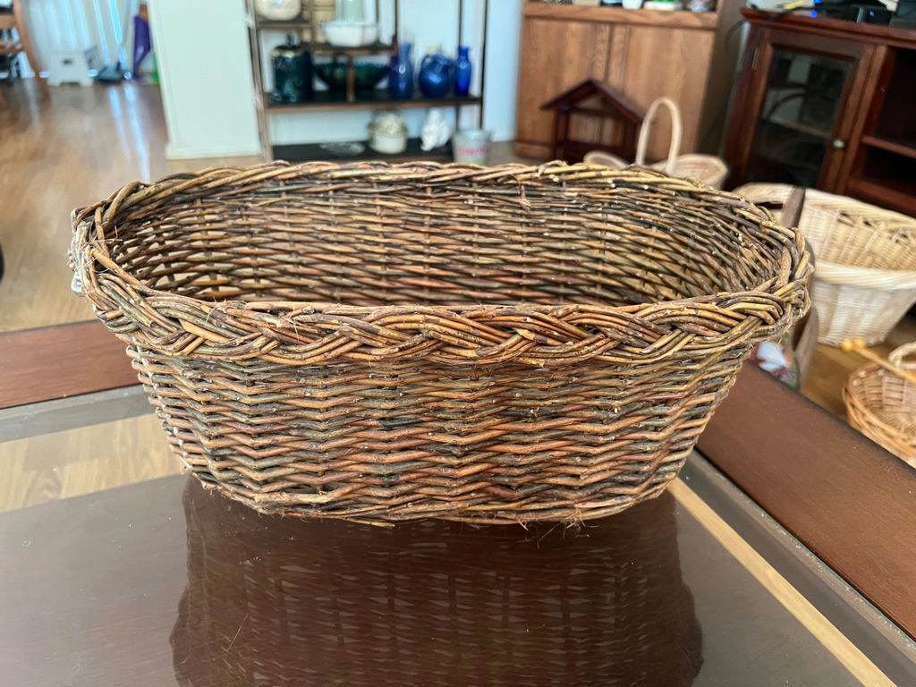 Oval handwoven wicker basket with handle and small wicker basket - image 9 of 14