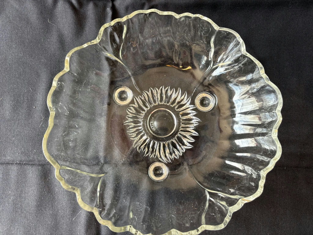 Rectangular ribbed glass dish and round scalloped glass dish - image 6 of 7