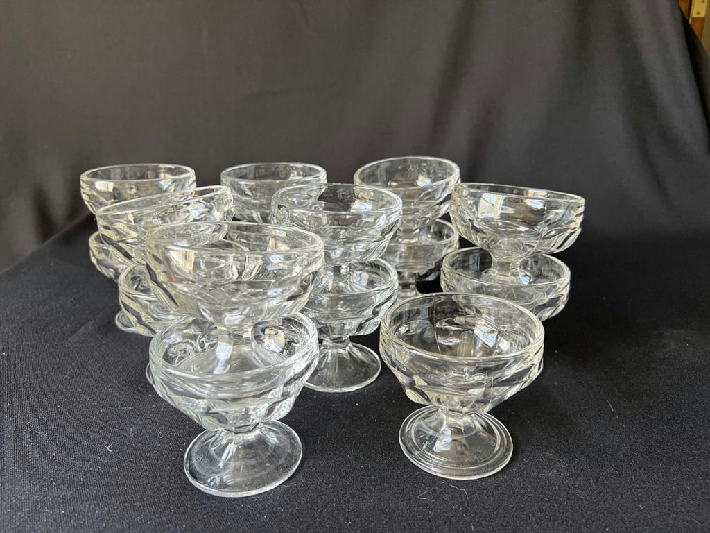 Apple-shaped glass dishes and pedestal dessert cups - image 8 of 12