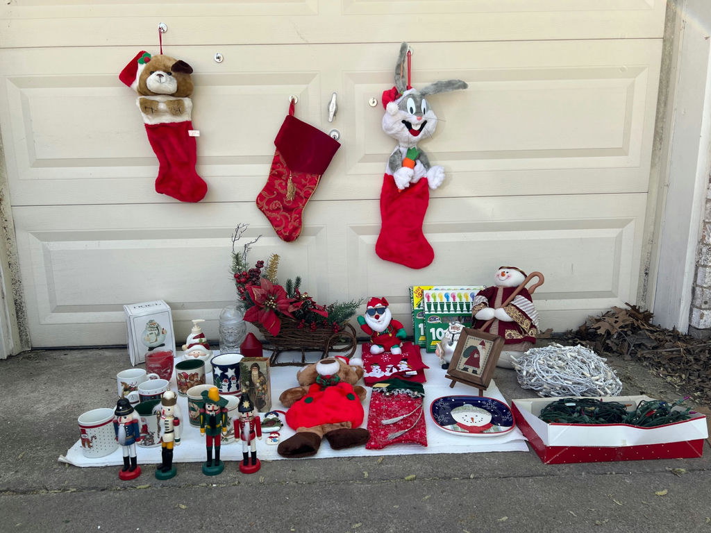Assorted Christmas decor and holiday mugs - image 2 of 18