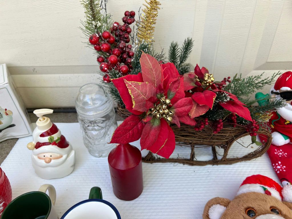 Assorted Christmas decor and holiday mugs - image 9 of 18
