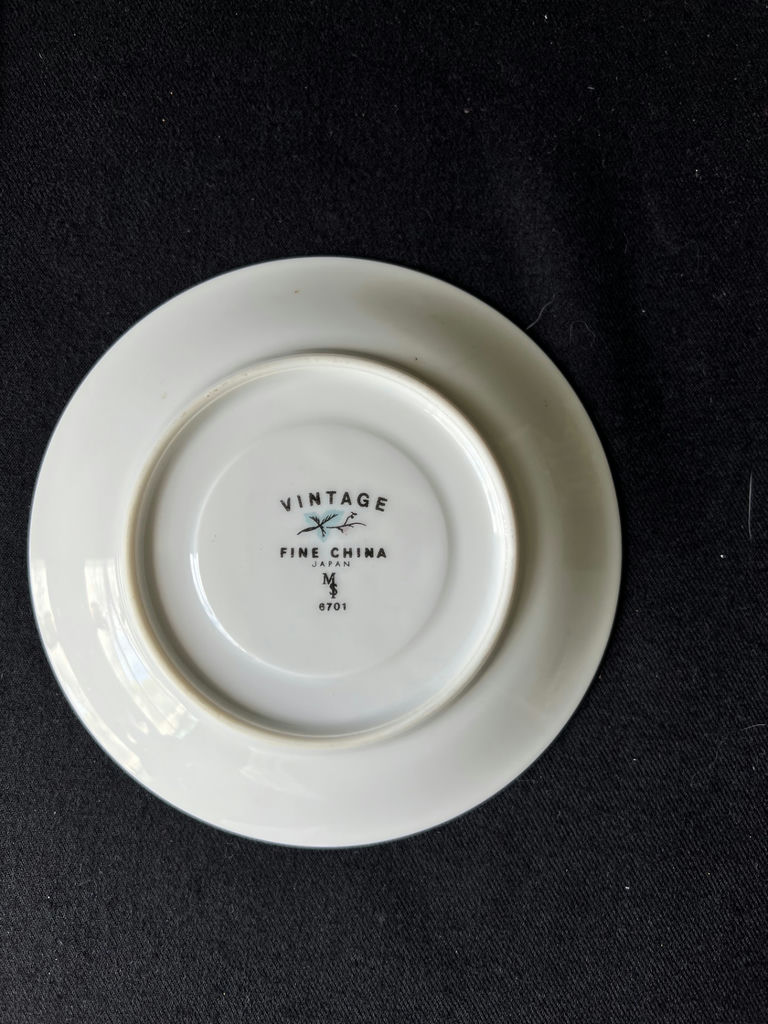 Assorted vintage dishware and Wooden chips and dips bowls - image 13 of 17