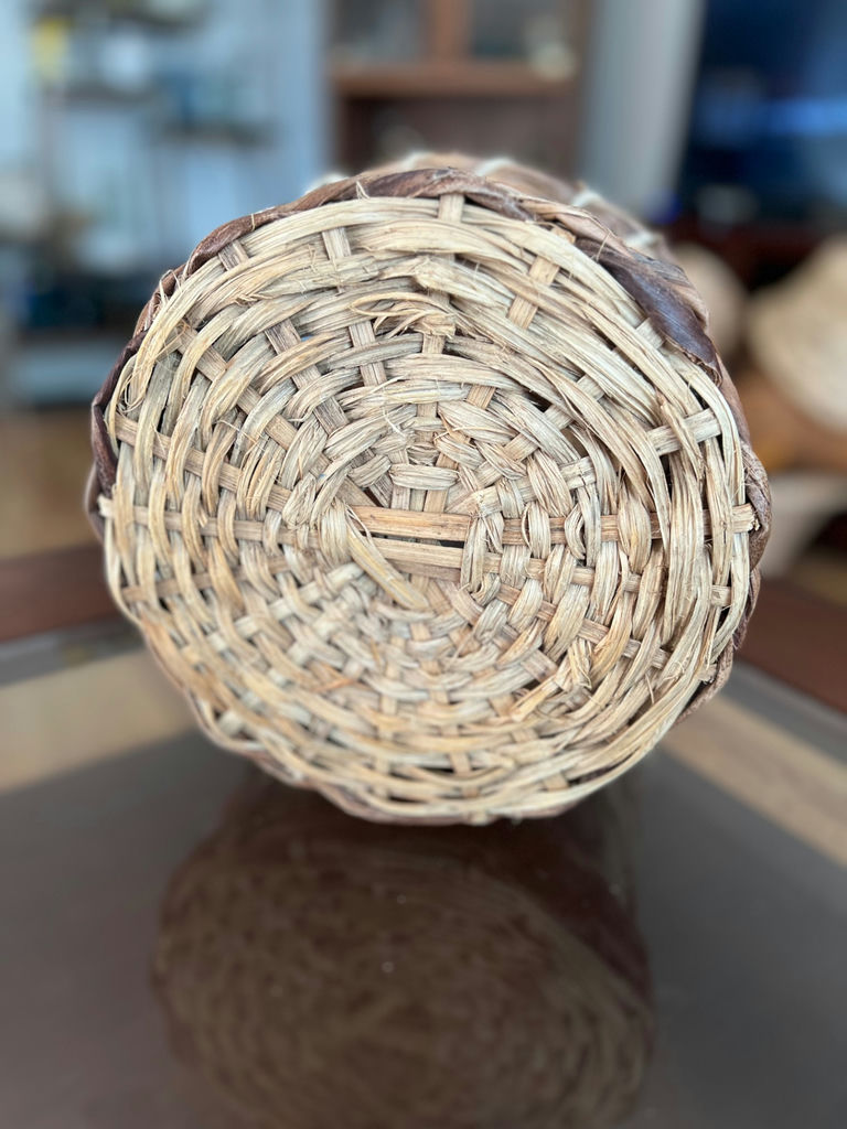 Assorted handwoven baskets - image 24 of 31