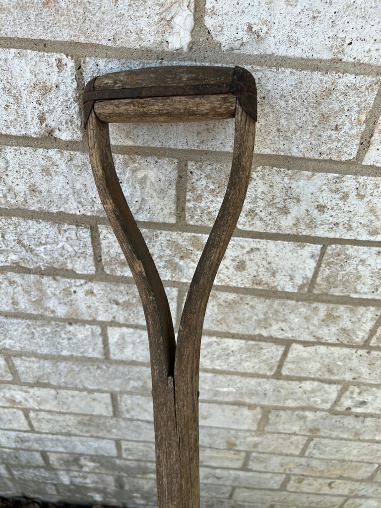 Antique shovels and pitch forks - image 15 of 22