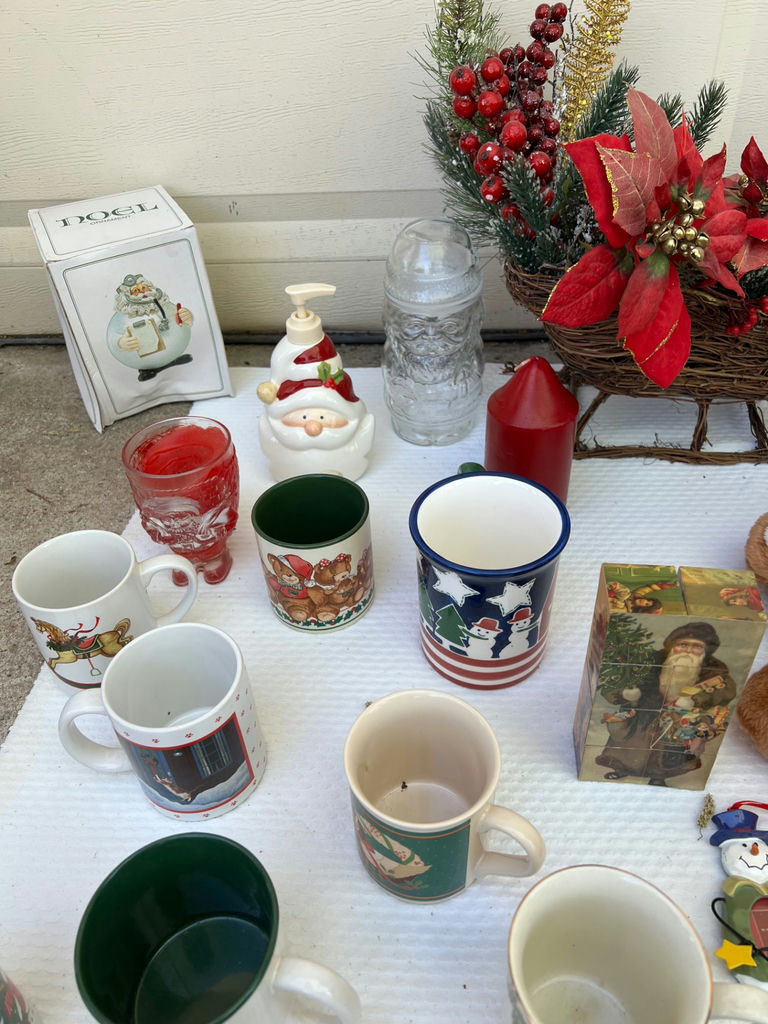 Assorted Christmas decor and holiday mugs - image 5 of 18