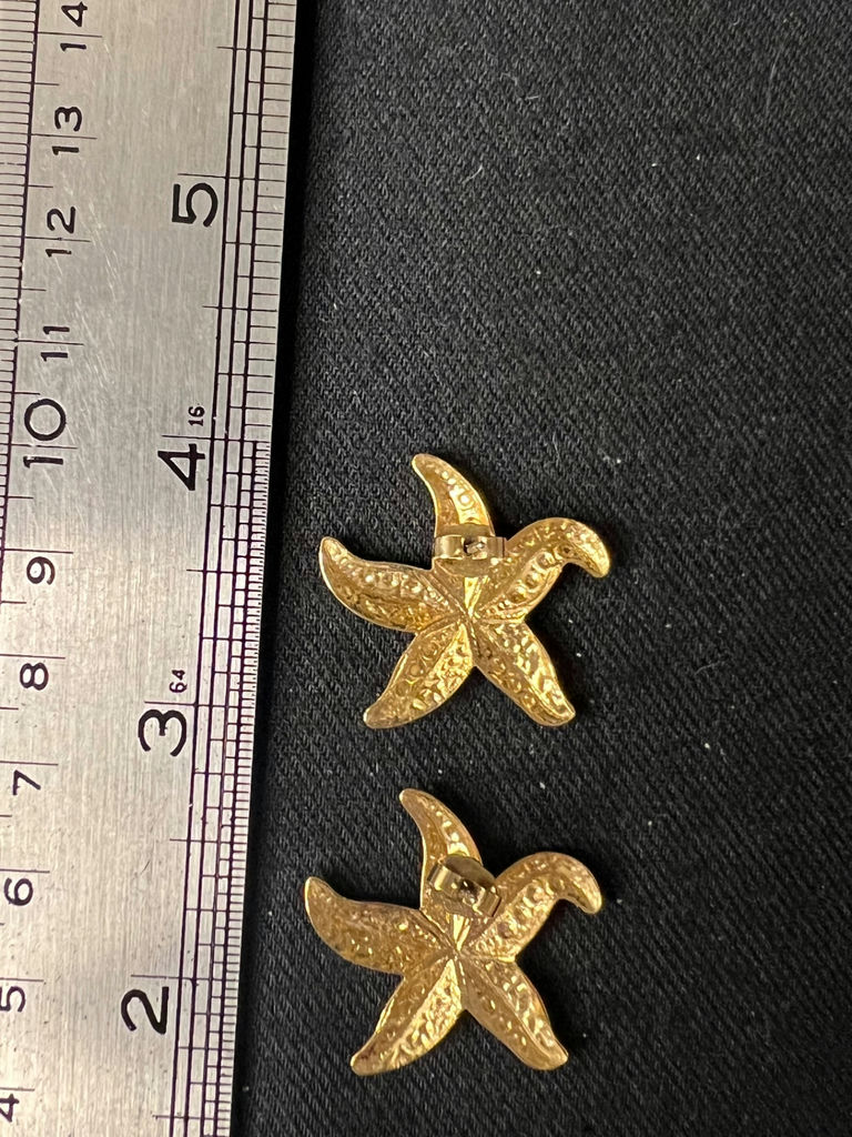 Gold-tone jewelry set featuring blue cabochon earrings and starfish earrings - image 7 of 8