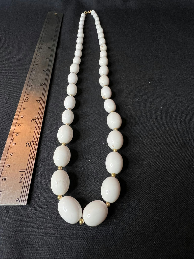 Assorted Vintage Beaded Necklaces - image 10 of 16