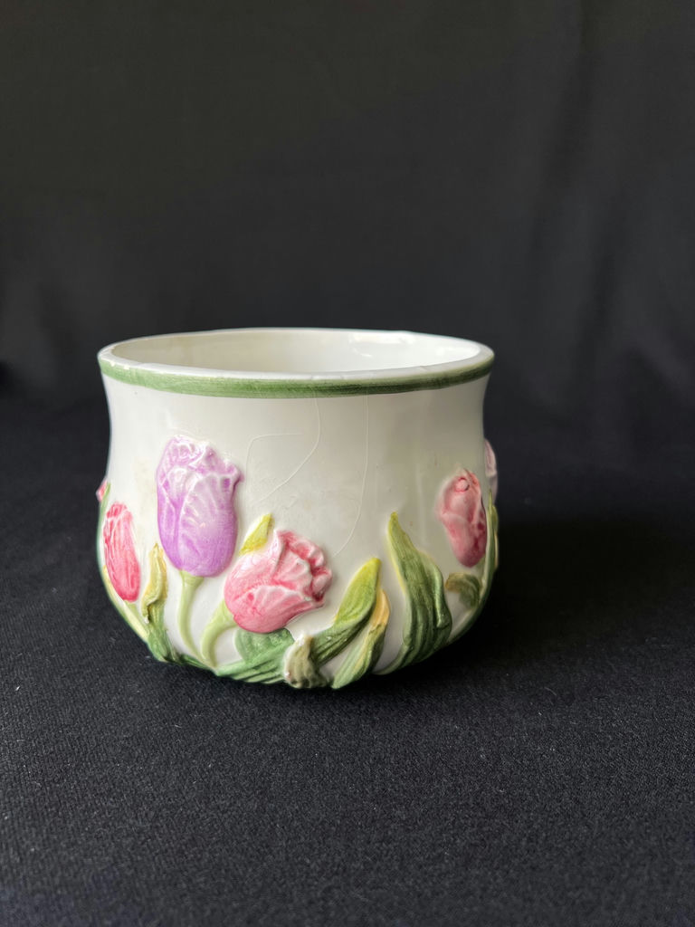 Ceramic pottery set: lemon-pattern vase, tulip-relief planter, and white bowl - image 4 of 9