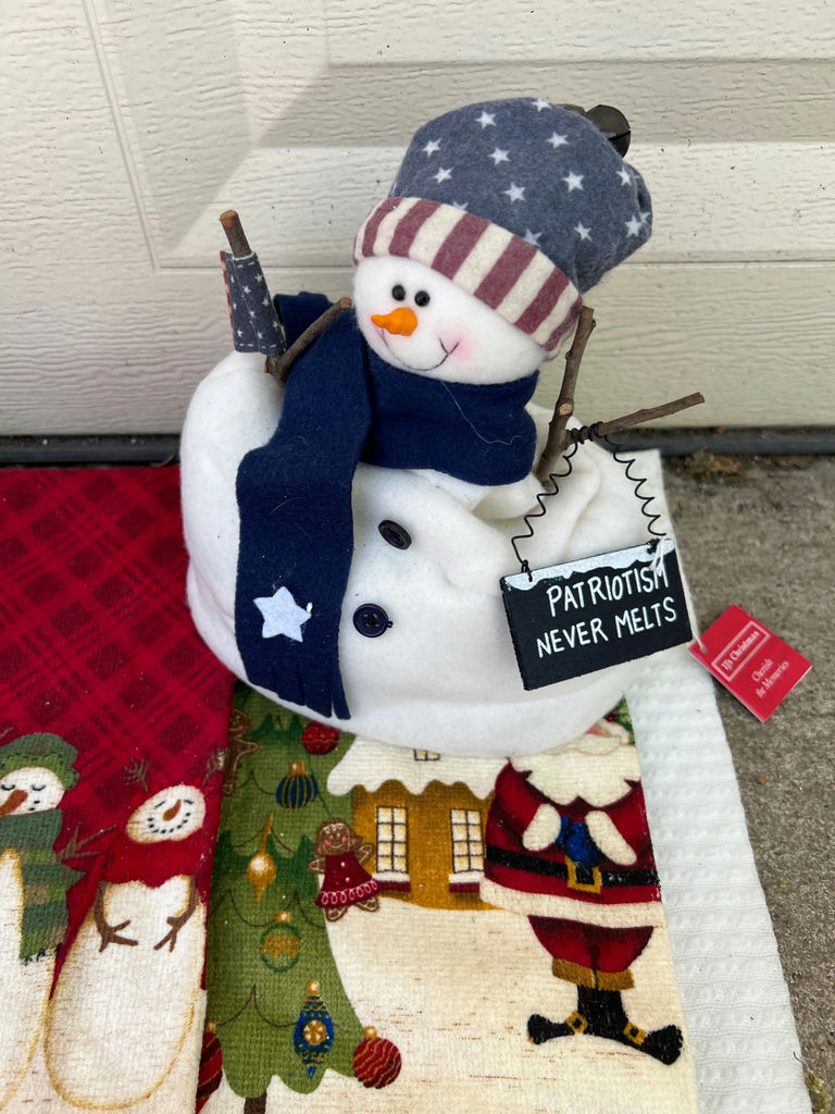 Vintage Christmas Decor Collection: stockings, ornaments, figurines, towels and tree - image 9 of 20