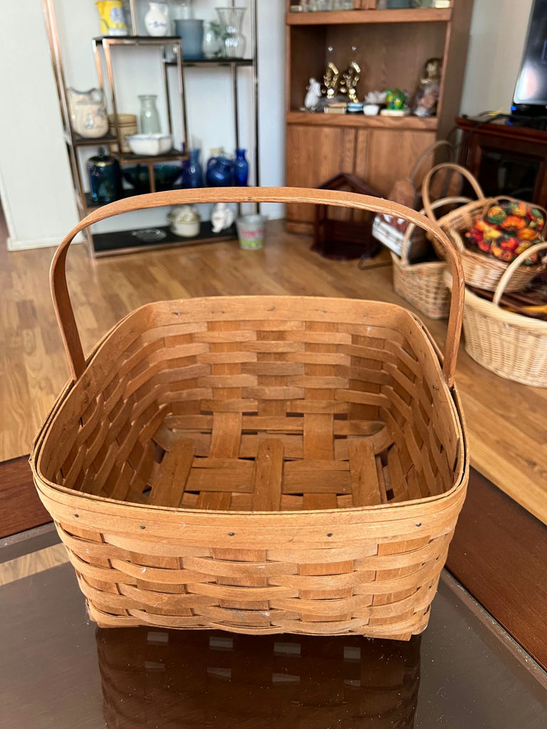 Assorted handwoven baskets - image 4 of 31