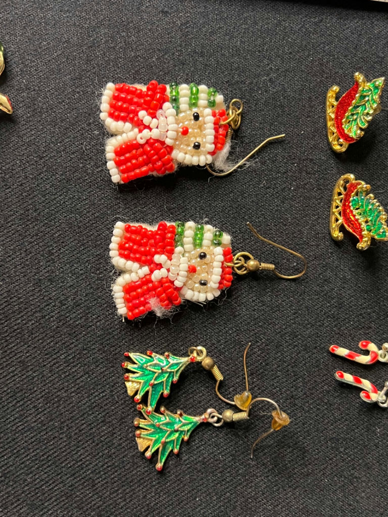 Christmas-themed beaded earrings and pins collection - image 6 of 9