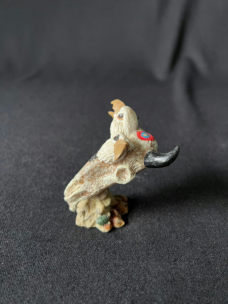 Assorted miniature decorative figurines and music box - image 16 of 19