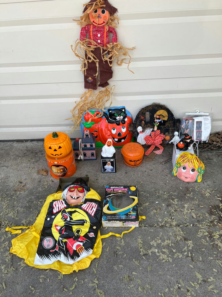 Vintage Halloween decorations and costumes assortment (1960's-80's) - image 17 of 17