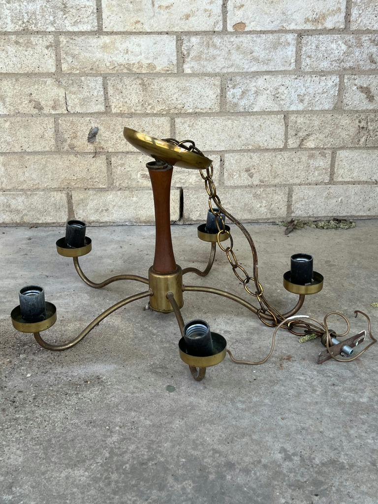Vintage chandelier and lamps - image 4 of 15