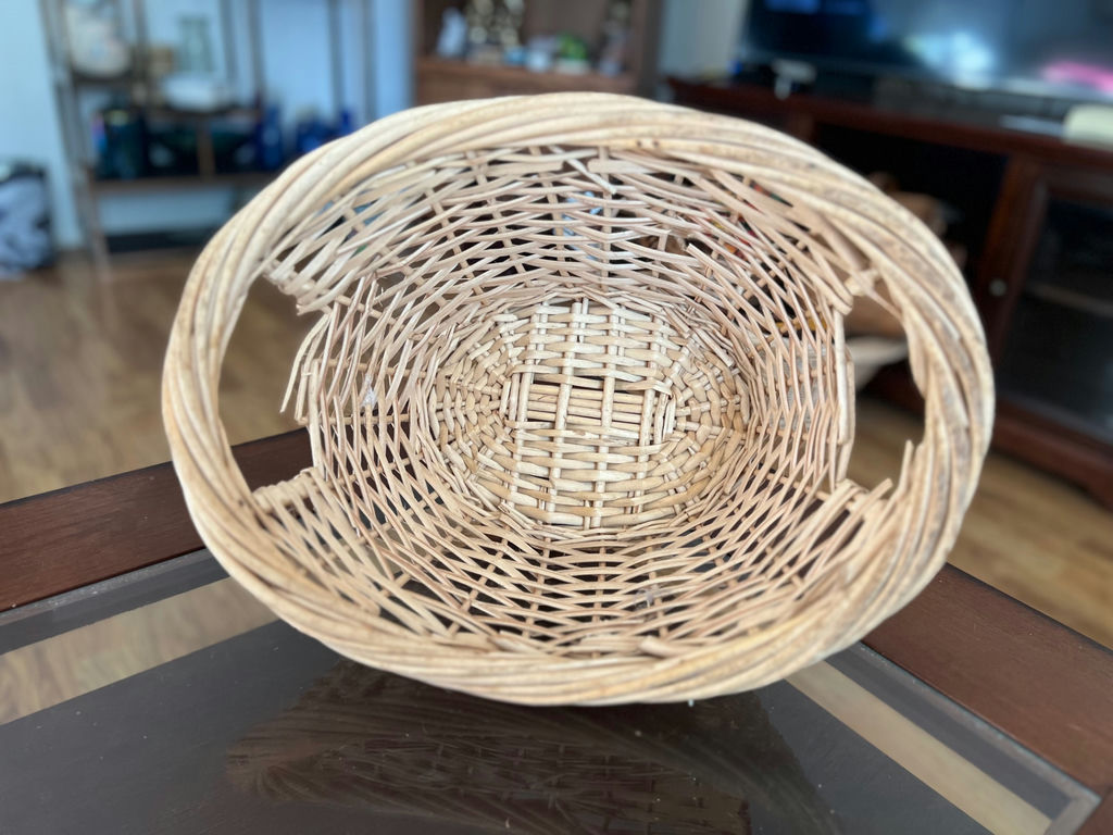 Assorted handwoven baskets - image 29 of 31