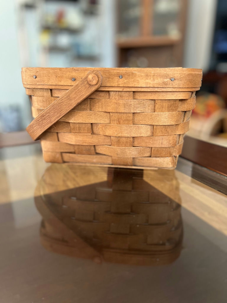 Assorted handwoven baskets - image 17 of 31