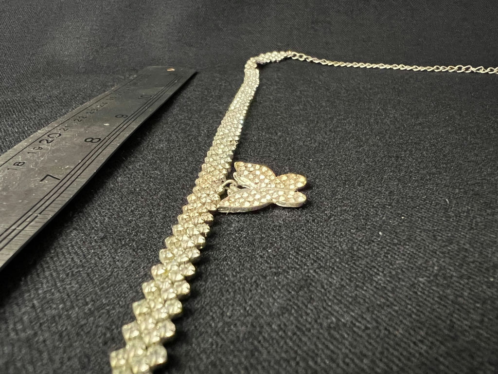 Gold-tone and silver-tone chain necklaces with pendant and varied links - image 4 of 10