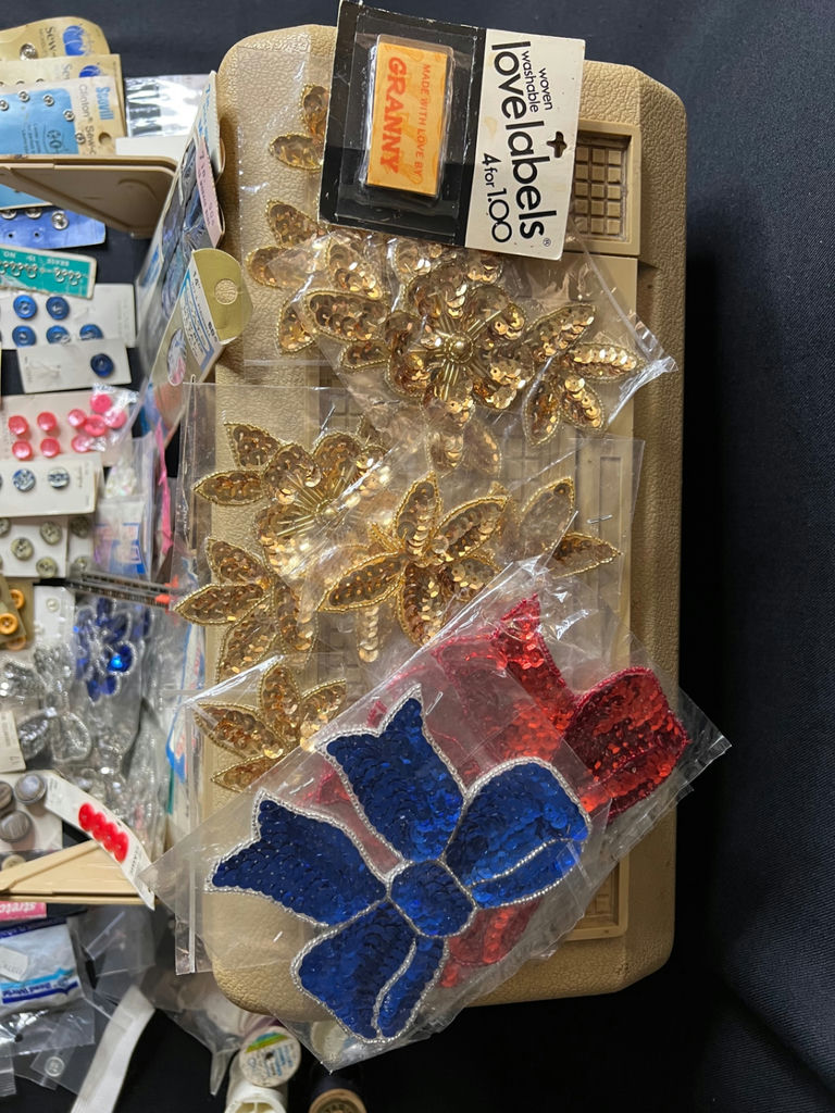 Vintage sewing kit with buttons, threads, zippers and craft trims - image 13 of 13