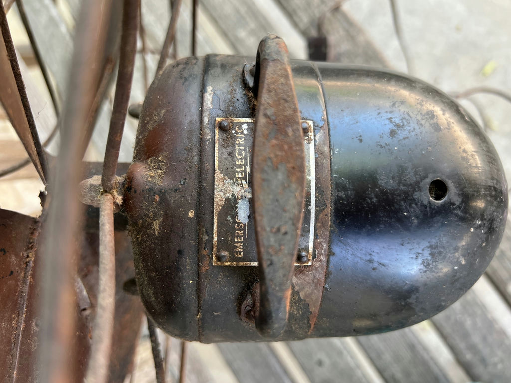 Mid-Century Emerson Electric metal desk fan - image 6 of 7