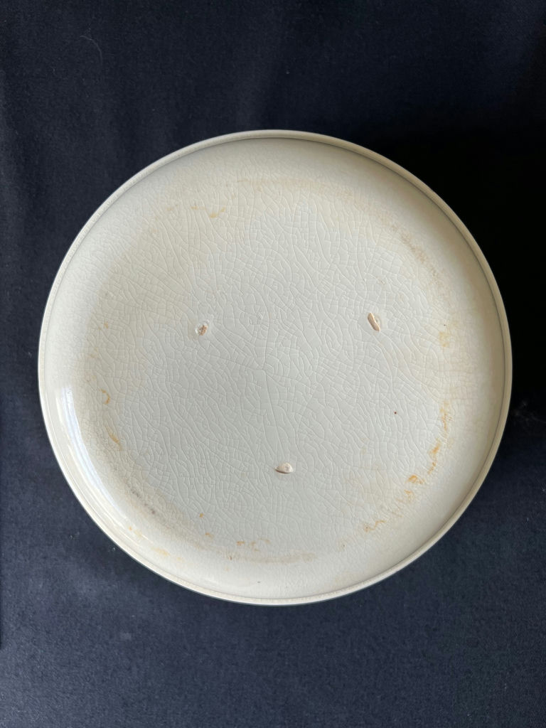 Ceramic pottery set: lemon-pattern vase, tulip-relief planter, and white bowl - image 8 of 9