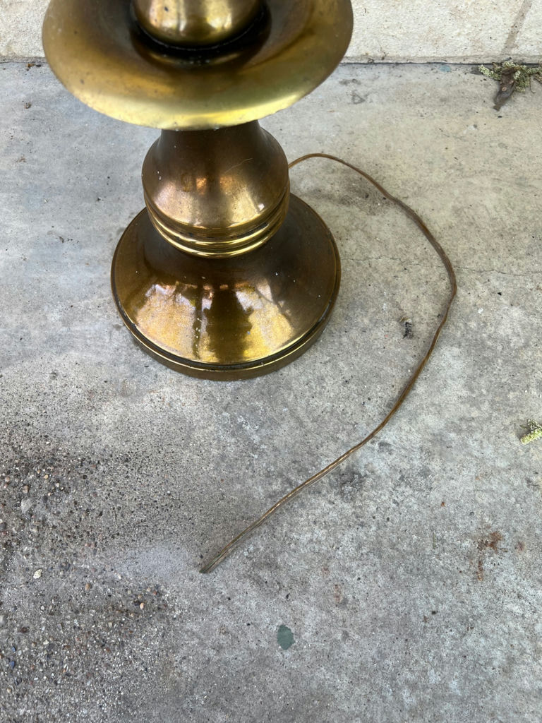 Vintage chandelier and lamps - image 9 of 15