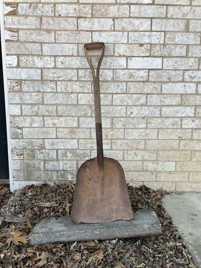 Antique shovels and pitch forks - image 12 of 22