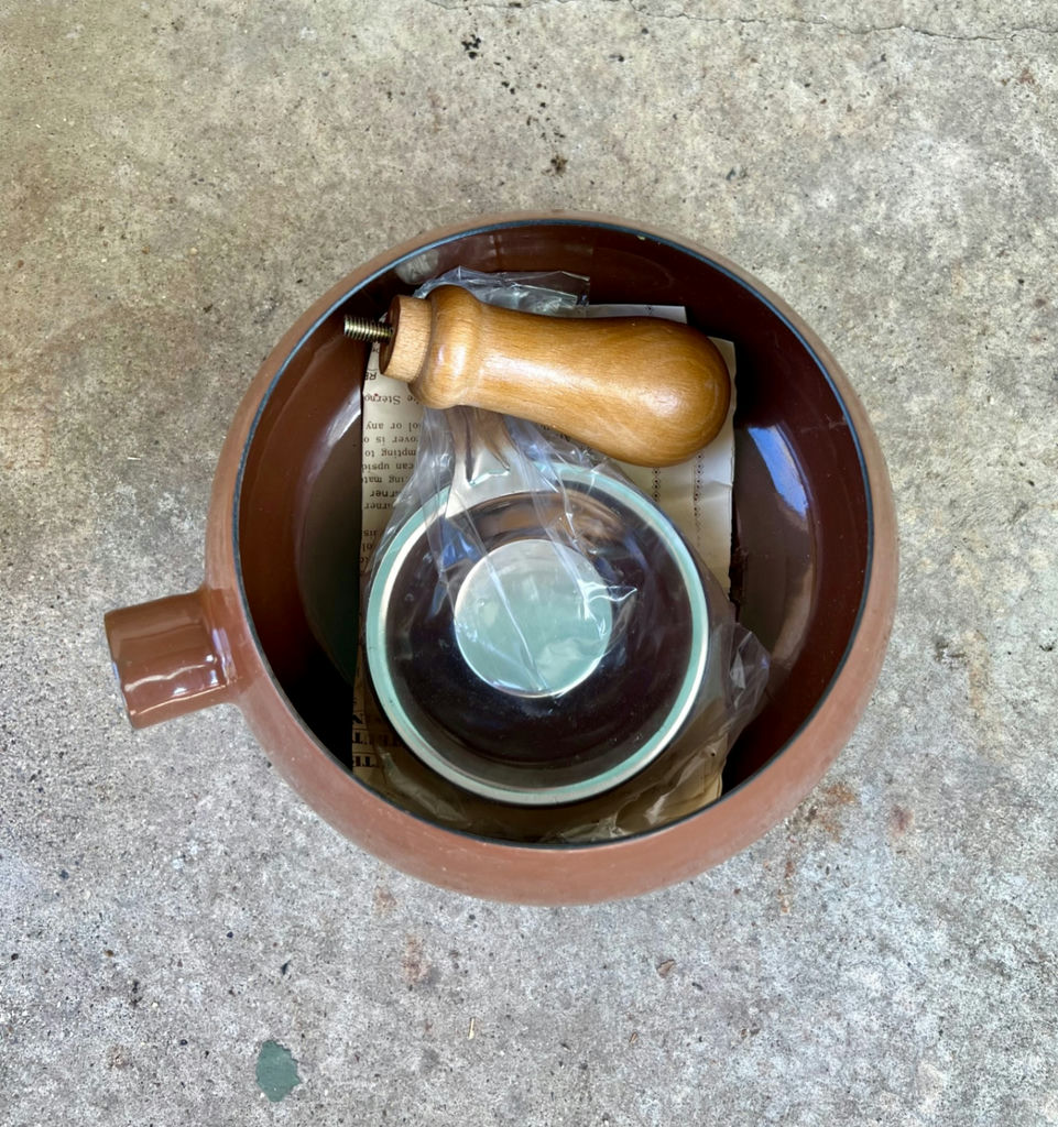Coffee maker, Vintage fondue set, and vintage metal cake and pie carrier - image 8 of 14