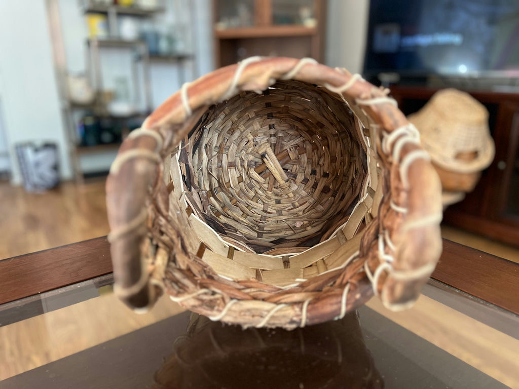 Assorted handwoven baskets - image 22 of 31