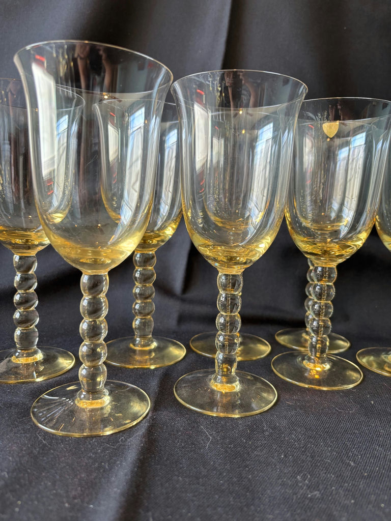 Vintage Amber-tinted stemmed wine and coupe glasses - image 6 of 10