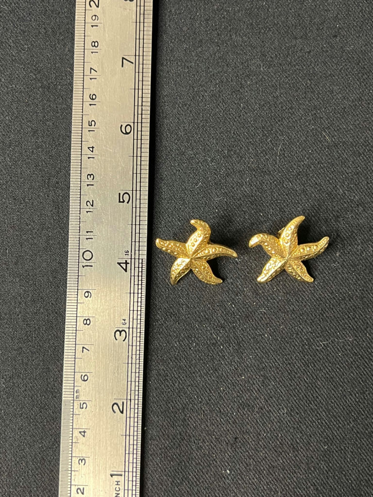 Gold-tone jewelry set featuring blue cabochon earrings and starfish earrings - image 5 of 8