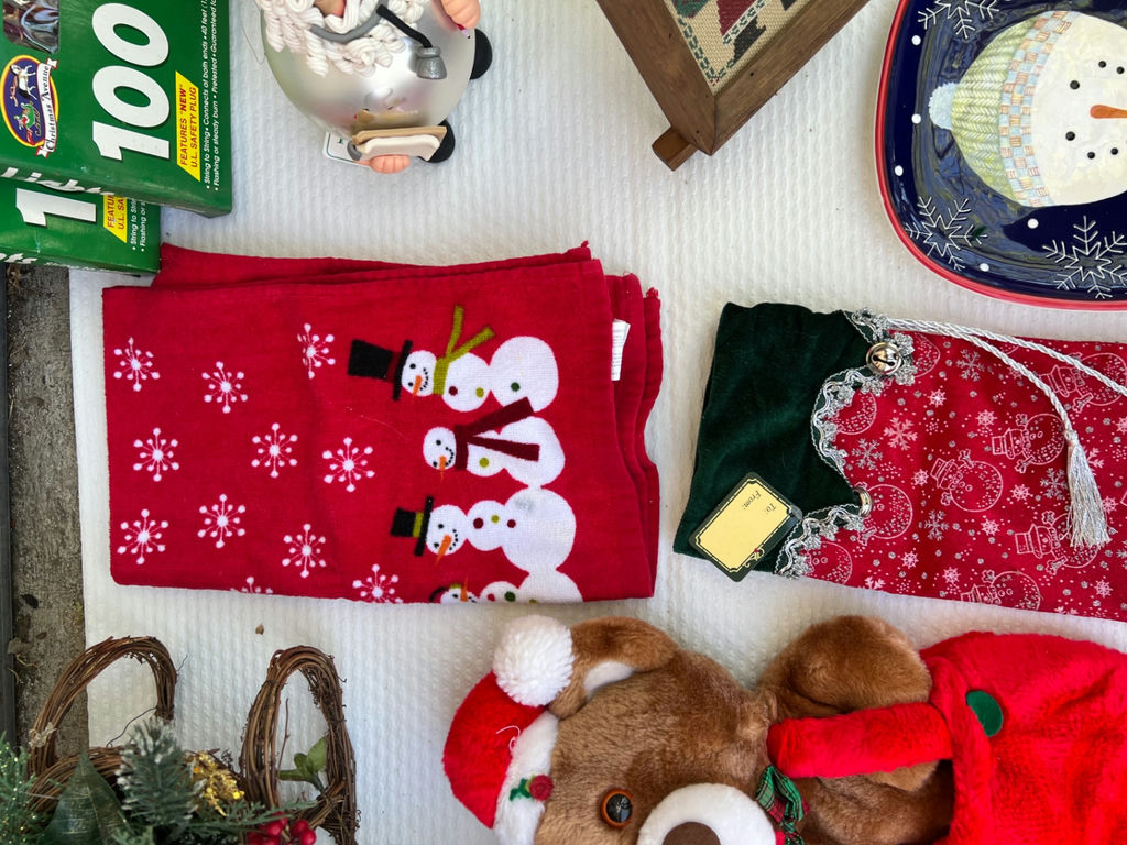 Assorted Christmas decor and holiday mugs - image 16 of 18