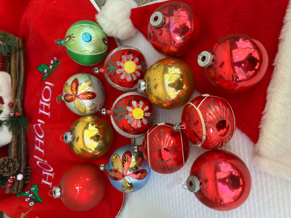 Vintage Christmas Ornaments and Figurines - image 5 of 35