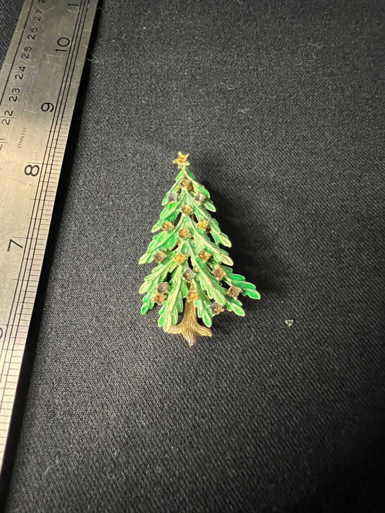 Assorted jewelry pins: Christmas tree, M, seashell pendant, and rose pendant - image 5 of 16