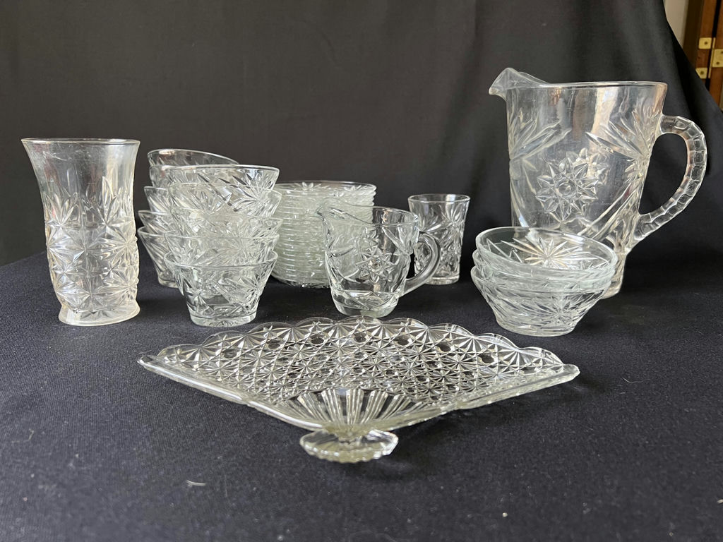 Crystal glassware set with starburst pattern - image 1 of 25