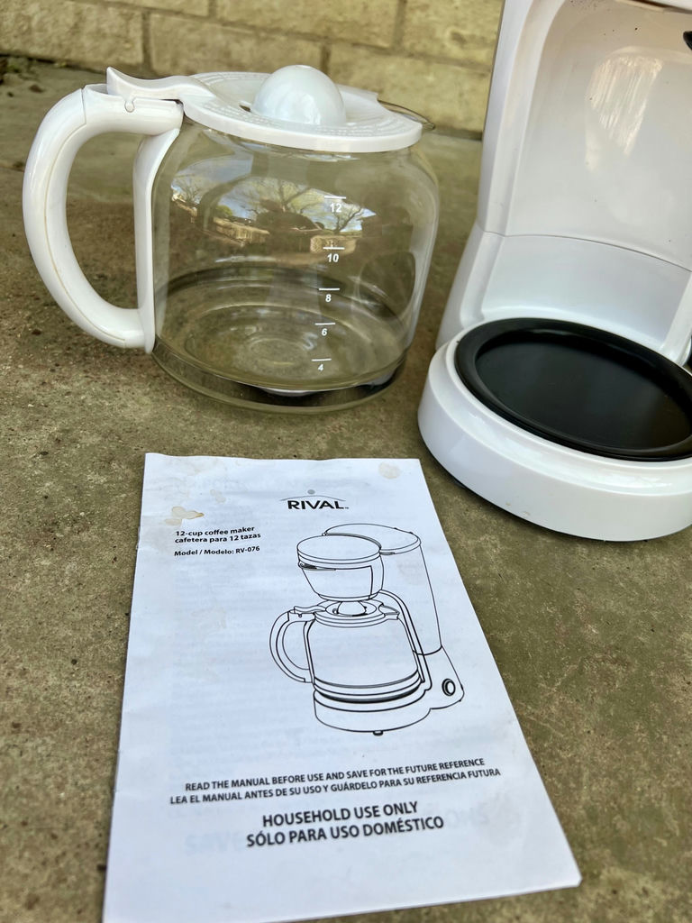 Coffee maker, Vintage fondue set, and vintage metal cake and pie carrier - image 3 of 14