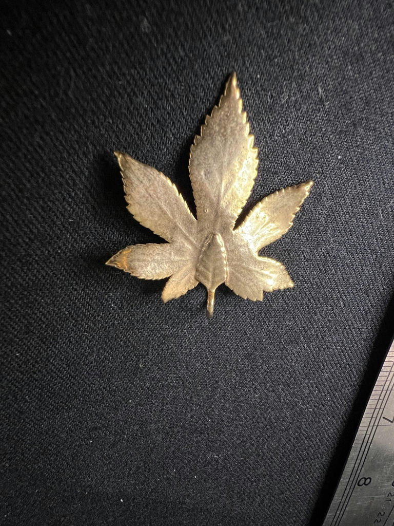 Gold-toned leaf-shaped pendants - image 5 of 7