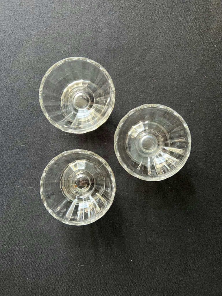 Apple-shaped glass dishes and pedestal dessert cups - image 10 of 12