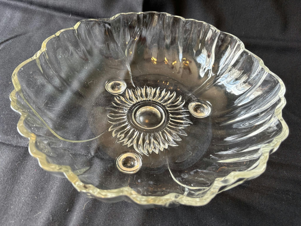 Rectangular ribbed glass dish and round scalloped glass dish - image 7 of 7