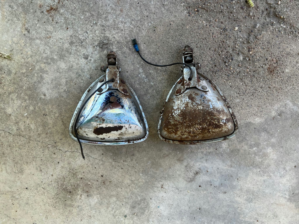 Vintage automotive headlights and round lamps - image 6 of 10