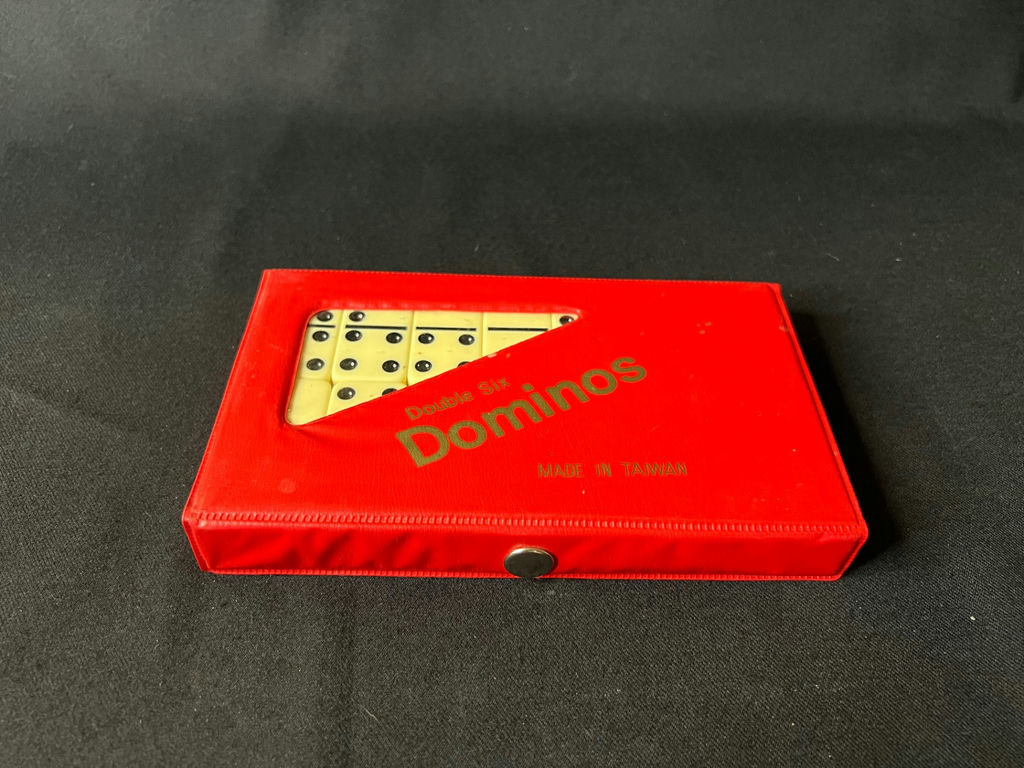 1980's Vintage game collection: Clue, Ipswich, and Dominoes - image 9 of 10