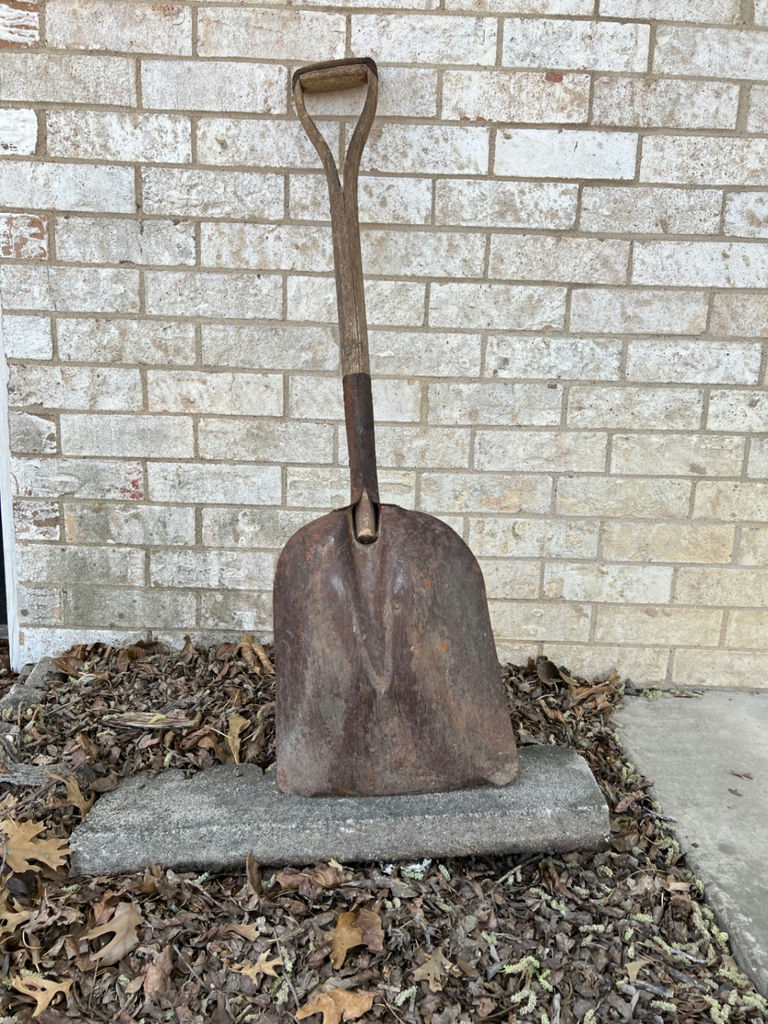 Antique shovels and pitch forks - image 13 of 22