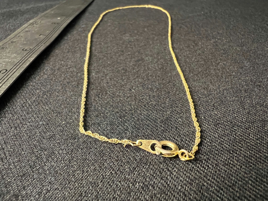 Gold-tone and silver-tone chain necklaces with pendant and varied links - image 8 of 10