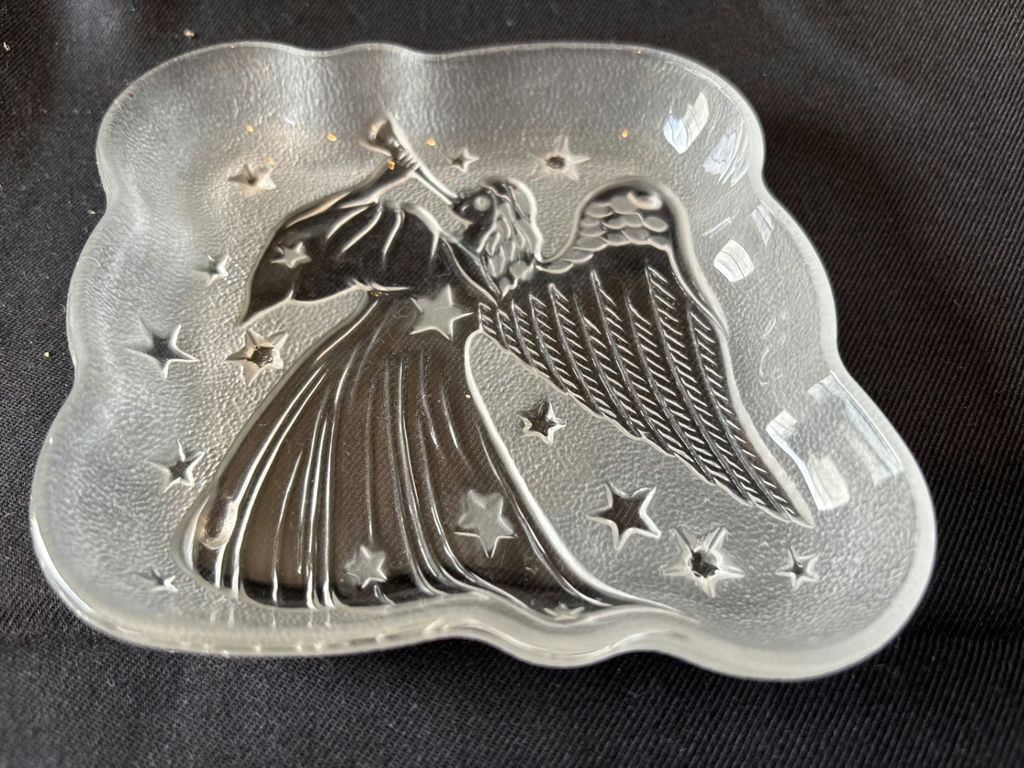 Decorative frosted glass angel dish, Antique rose-pattern ceramic pitcher, and Kitchen Prayer heart plate - image 4 of 10