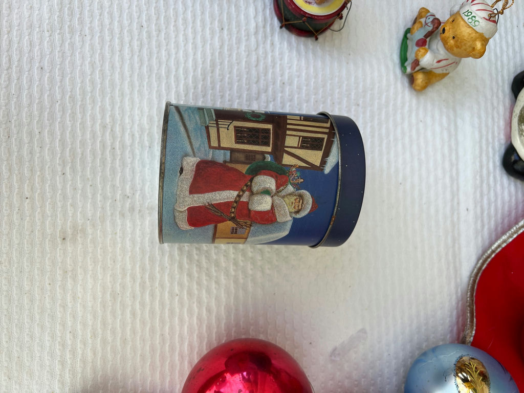 Vintage Christmas Ornaments and Figurines - image 26 of 35